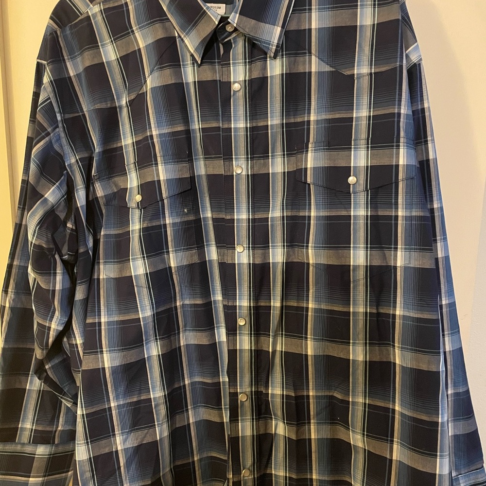 Wrangler Blue and White Casual Button Down Shirt